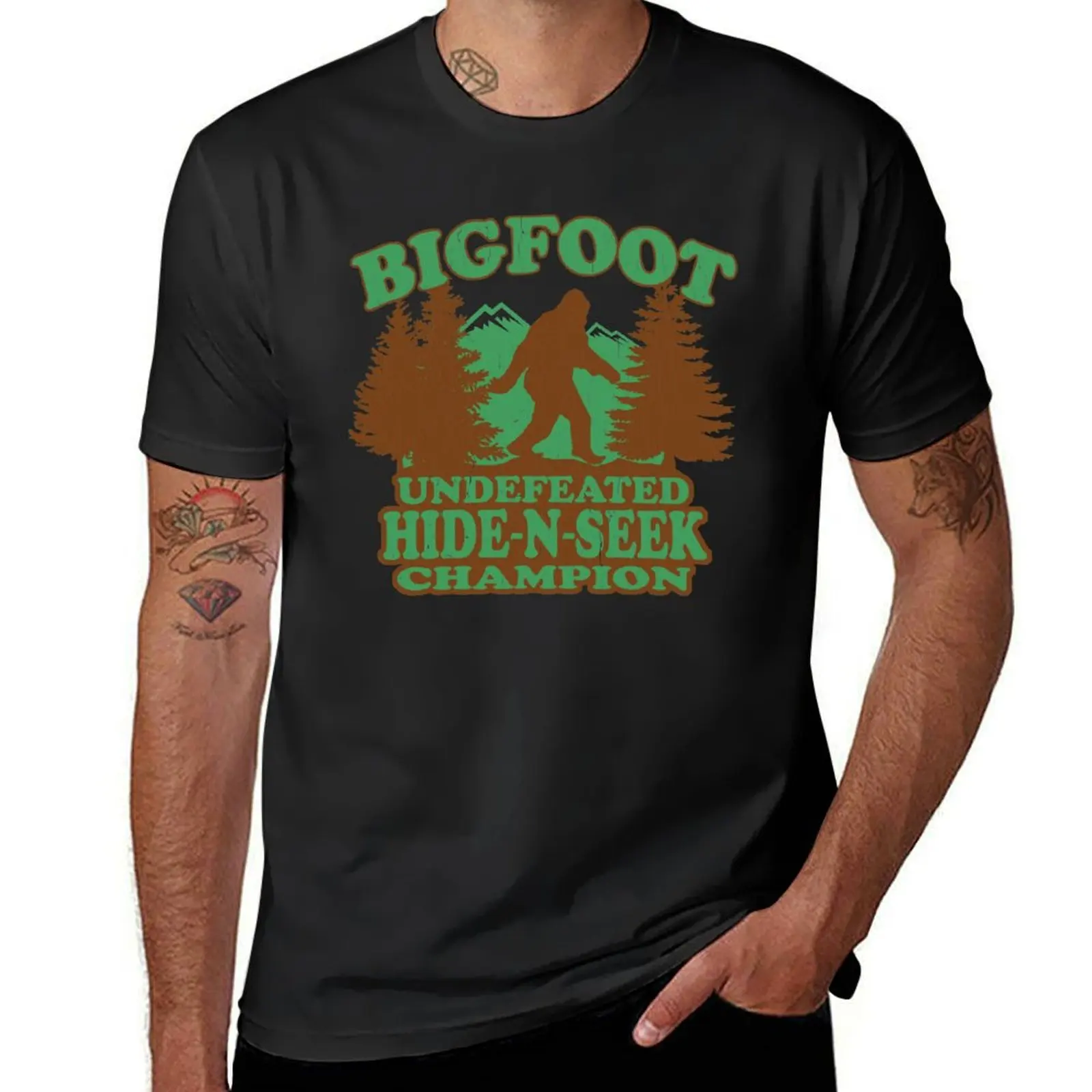 Мужская футболка с рисунком Bigfoot Hide N Seek Champion (винтажная потертая)