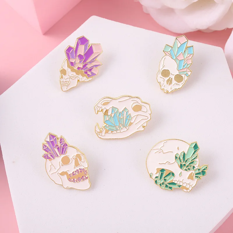 

New Alternative Punk Style Brooch Gothic Crystal Skull Shape Oil Dripping Badge Personalized Backpack Pin Accessories Wholesale