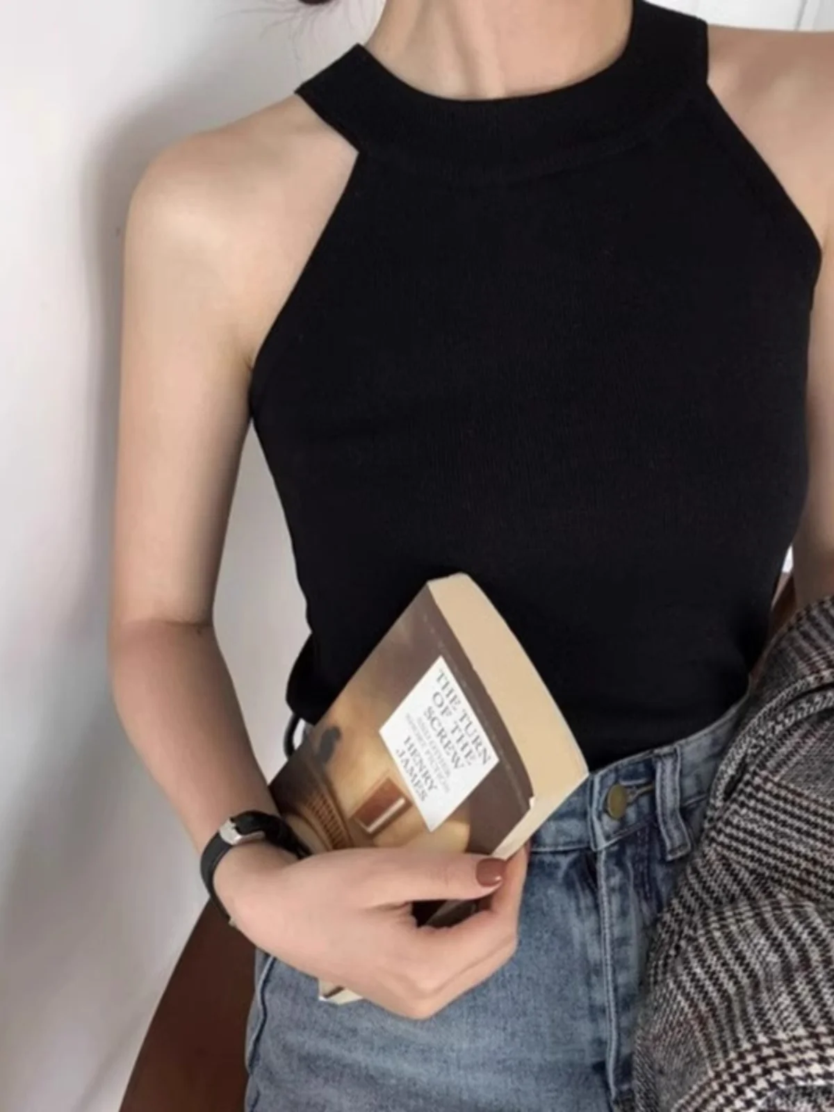 Women's Knitted Ne Hanging Strap Vest Svel Slim Fit Base Layer Top Summer Inner Wear Layering Design Sense Outerwear