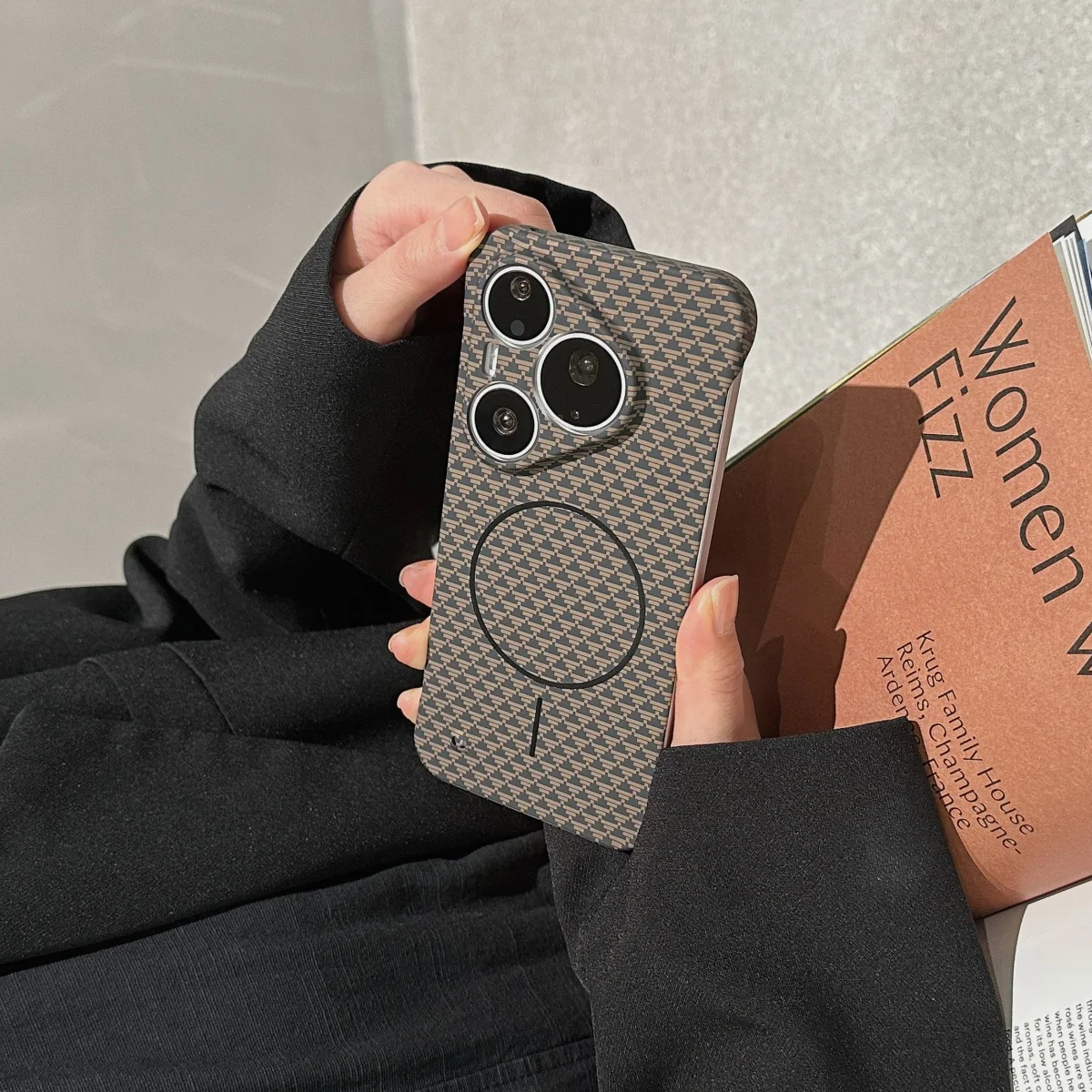 Frameless Kevlar Carbon Fiber Pattern Magnetic Case with MagSafe Charging Compatibility