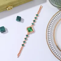 Fashion Versatile Women Four Leaf Clover Bracelet Watch Popular Quartz Diamond Fashion Green Watch Designer Casual Wristwatch 2