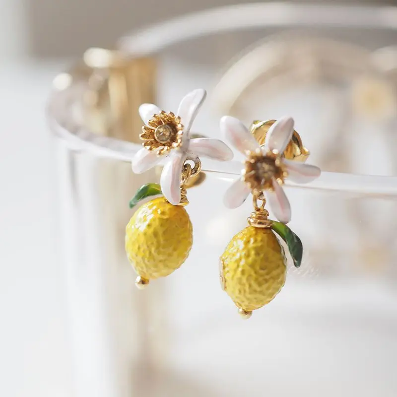 

Niche Design Small Fresh Flower Perfume Lemon Earrings