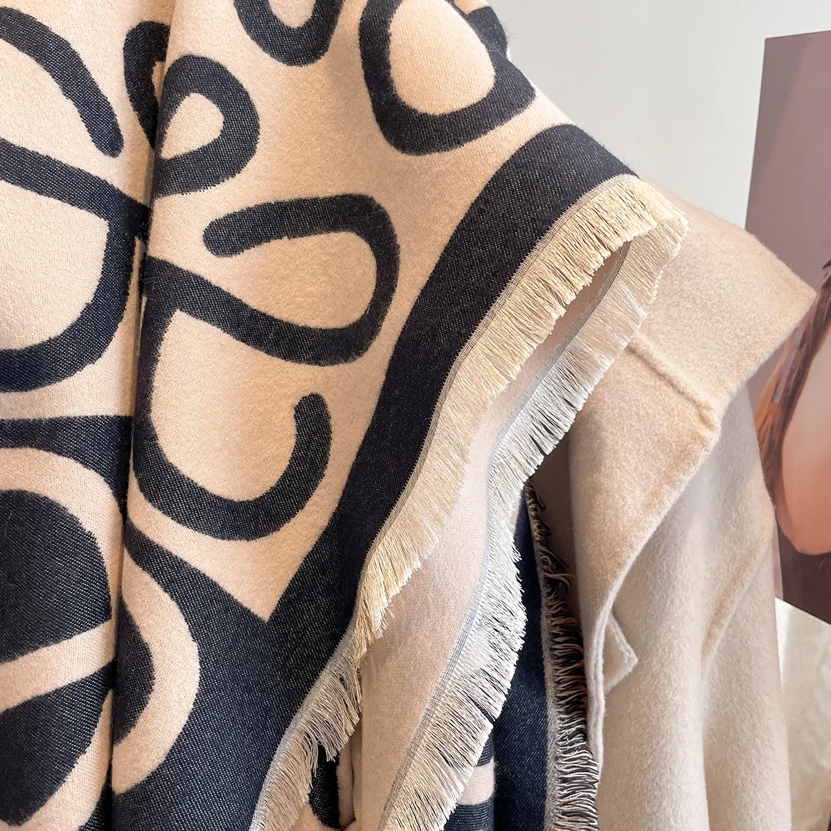 Рисунок 6 - 2024 кашемировый шарф с принтом