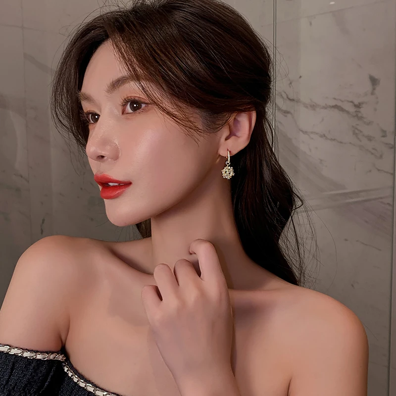 Elegant Celebrity Wind Rice Beads Fireworks Ball Pendant Drop Earrings Korean Fashion Jewelry For Womens Party Gift Accessories dangle earrings drop earrings pendant earrings