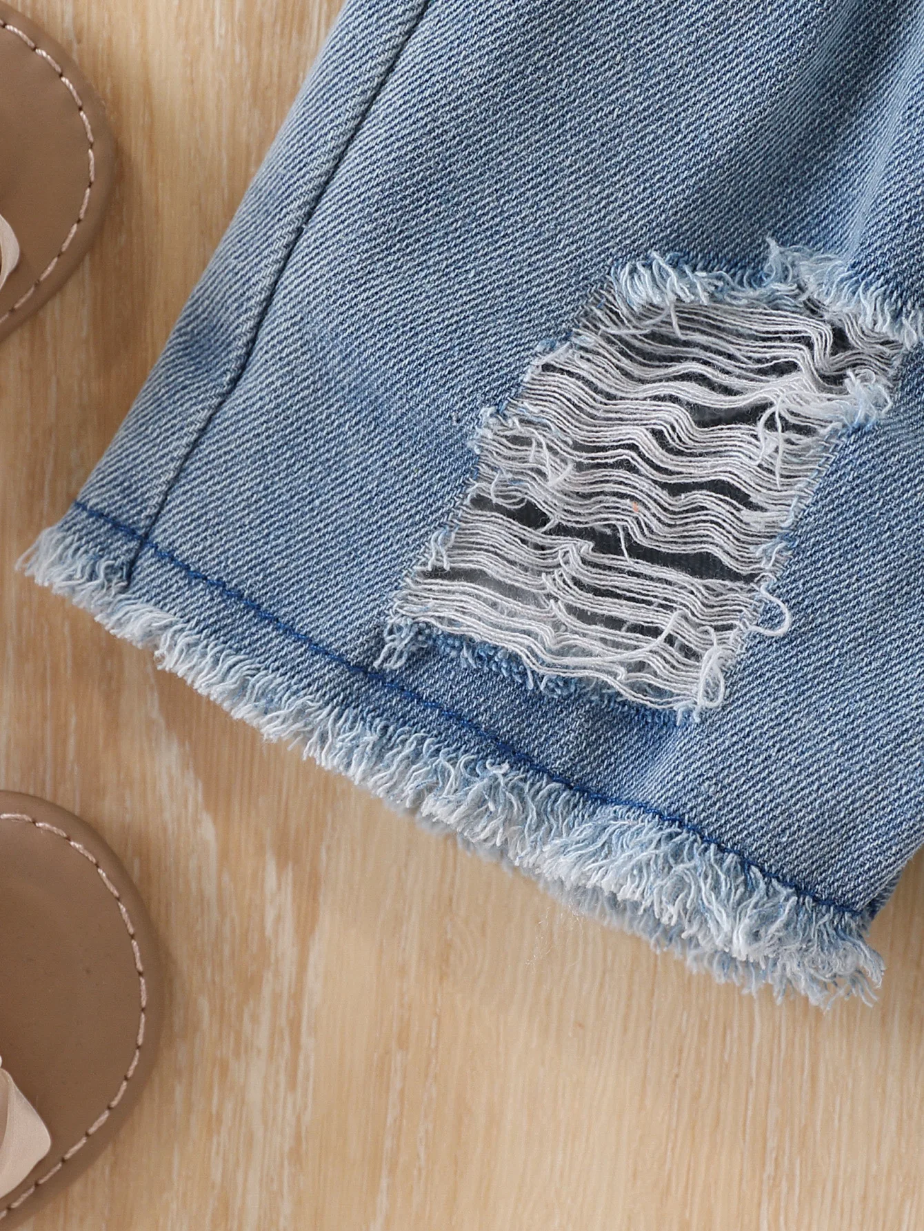 여아용 속이 비치는 자수 오프숄더 러플 탑 + 데님 프린지 반바지 스윗 쿨 스타일 투피스 세트