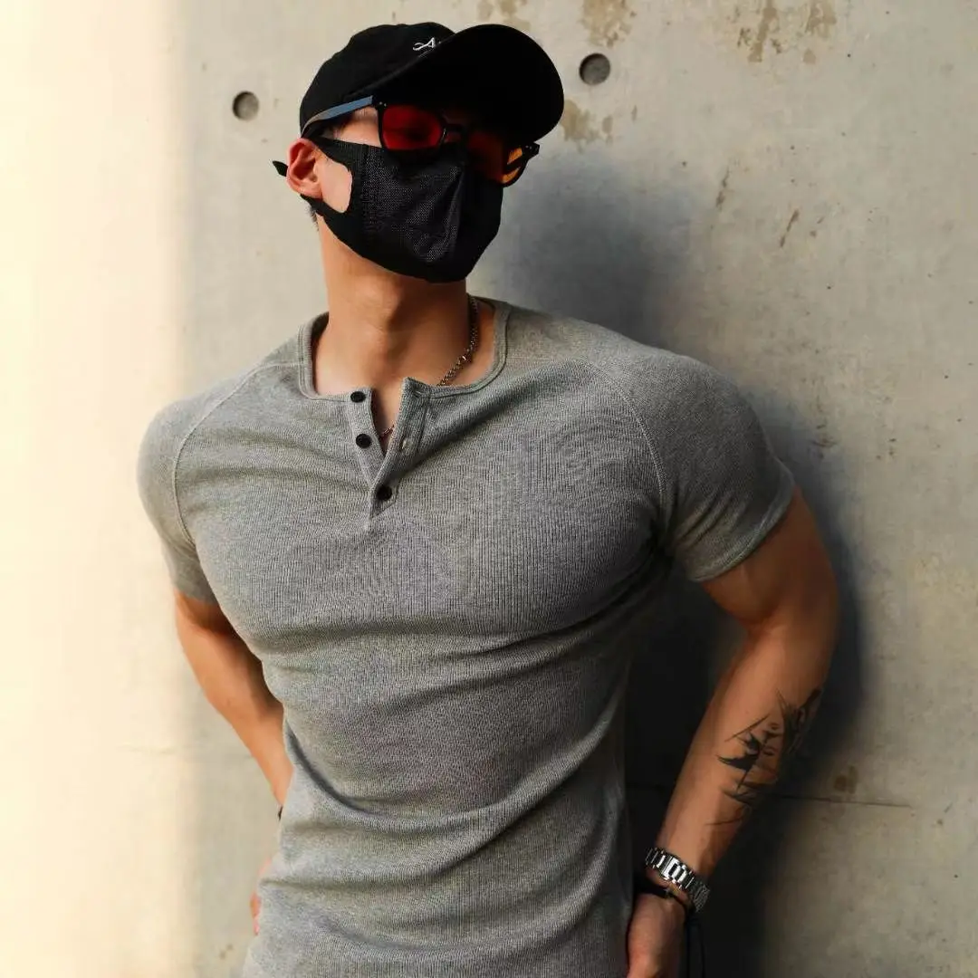 thumbnail image 1 of Camisetas para hombre, camisetas ajustadas, camisetas para hombre, camisetas lisas, camisetas ajustadas con músculos, cuello en V, sin logotipo, camisetas de gimnasio de verano, venta al por mayor, ro, 1 of 5