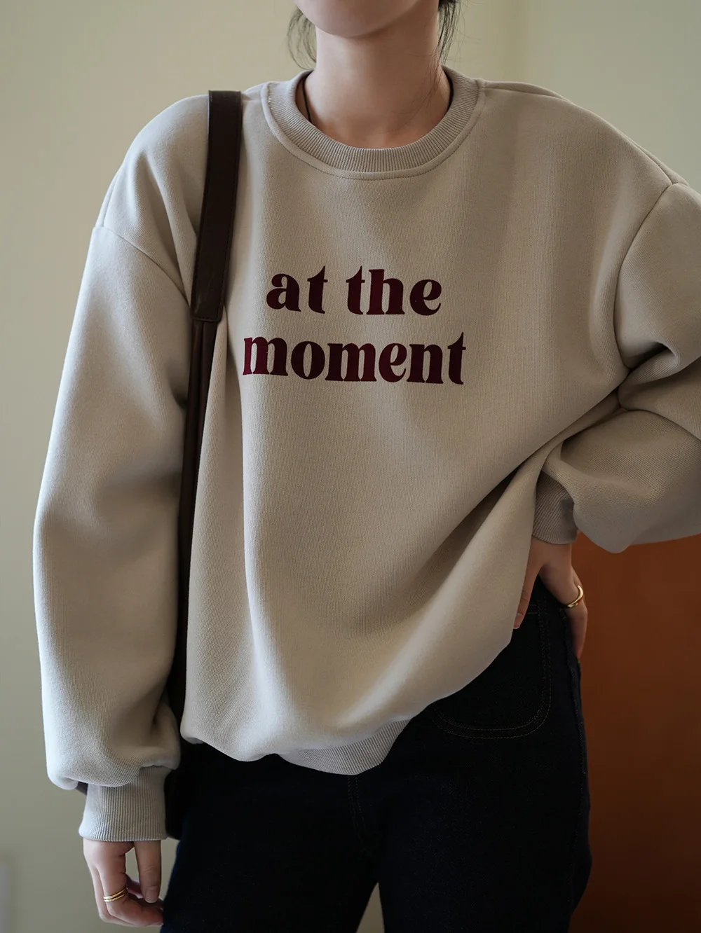 

“American Vintage Round Neck Long Sleeve O-neck Sweatshirt for Women - 2023 Winter New Fleece-lined Warm Loose Letter Print Top”