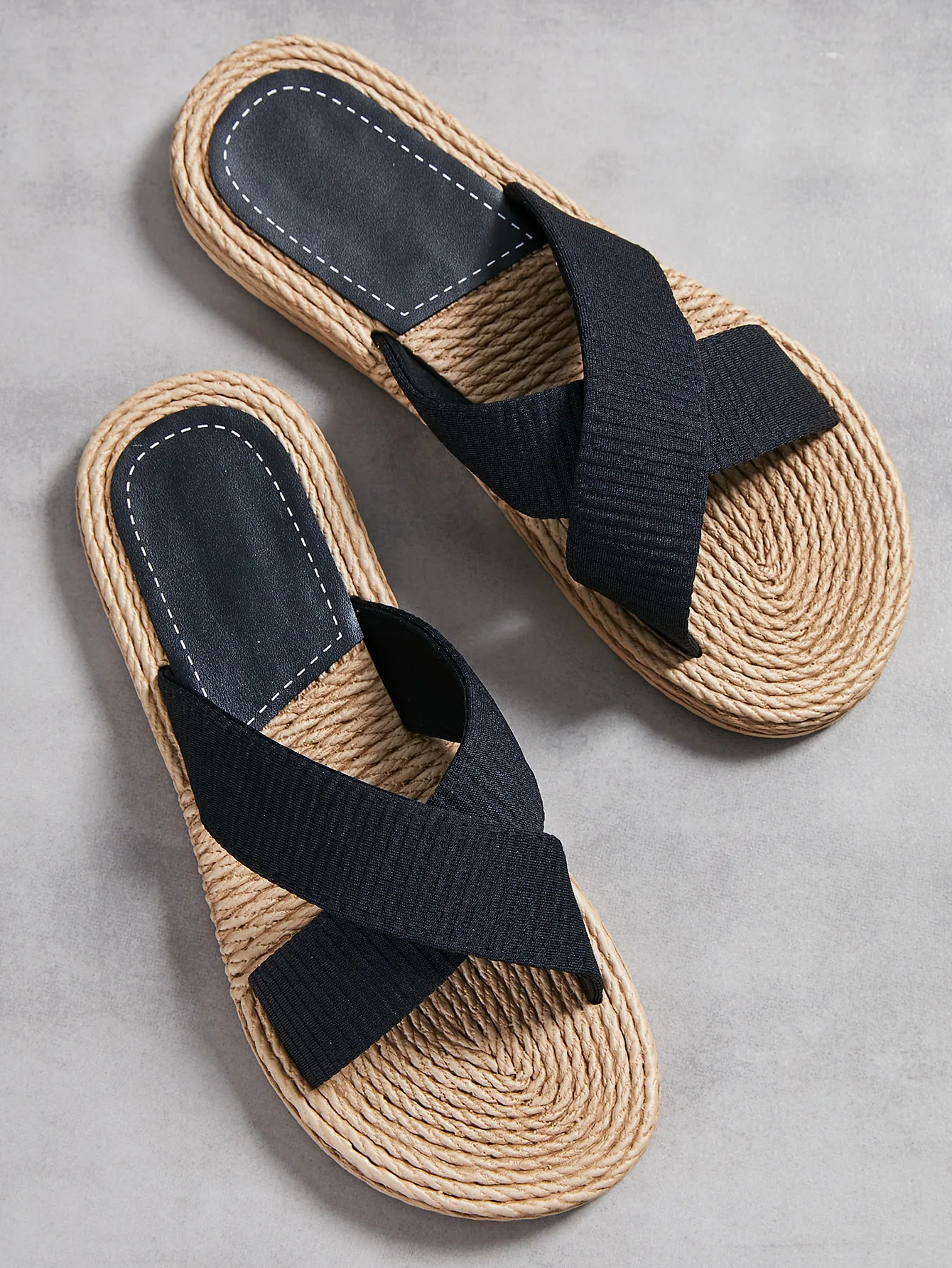 Handmade Ladies Home Slipper Hemp Straw Women Sandals Casual Outdoor Cross Slipper Female Summer Beach Wear Flat Heel Shoes