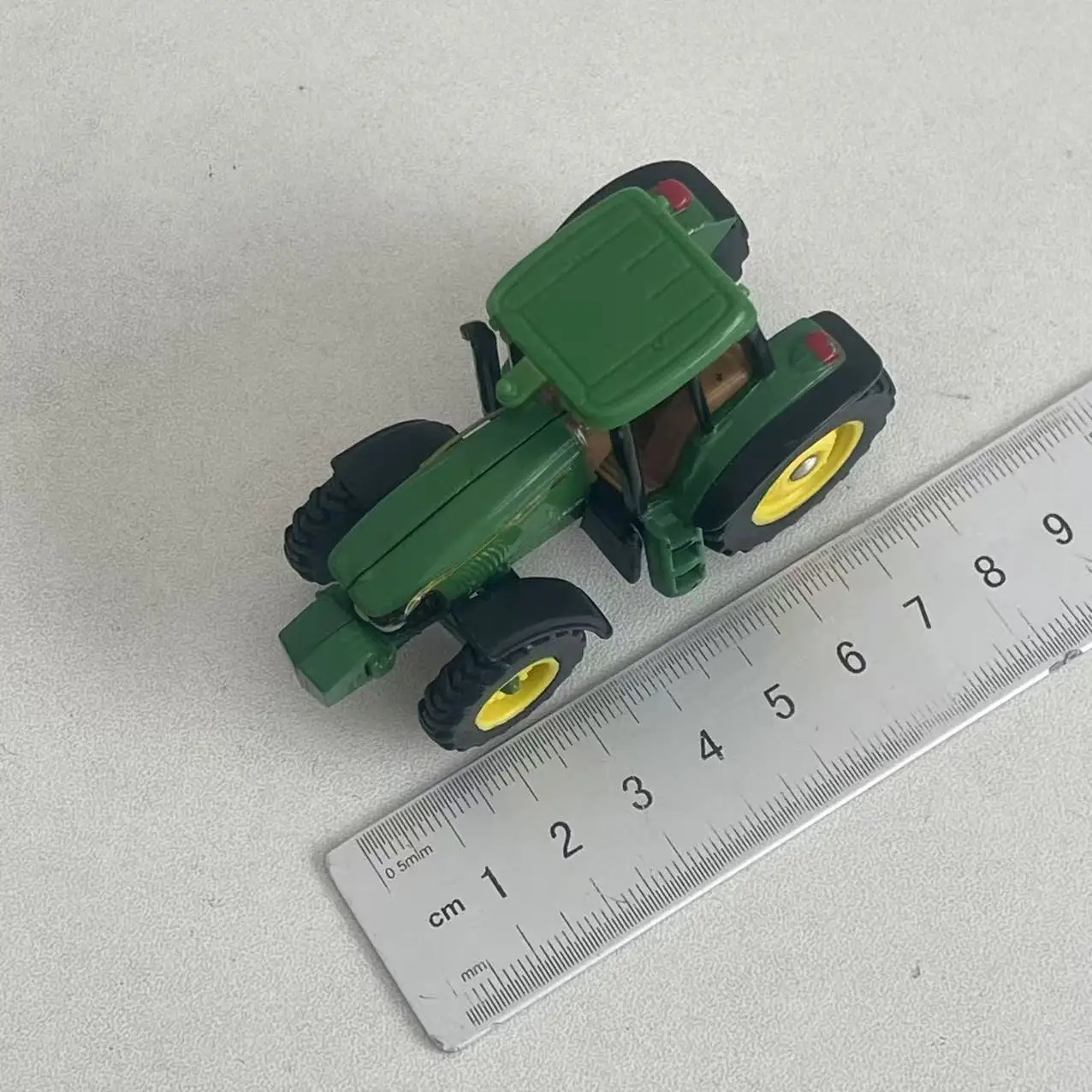 1/64 スケールトラクターモデル小型おもちゃサンドテーブル装飾