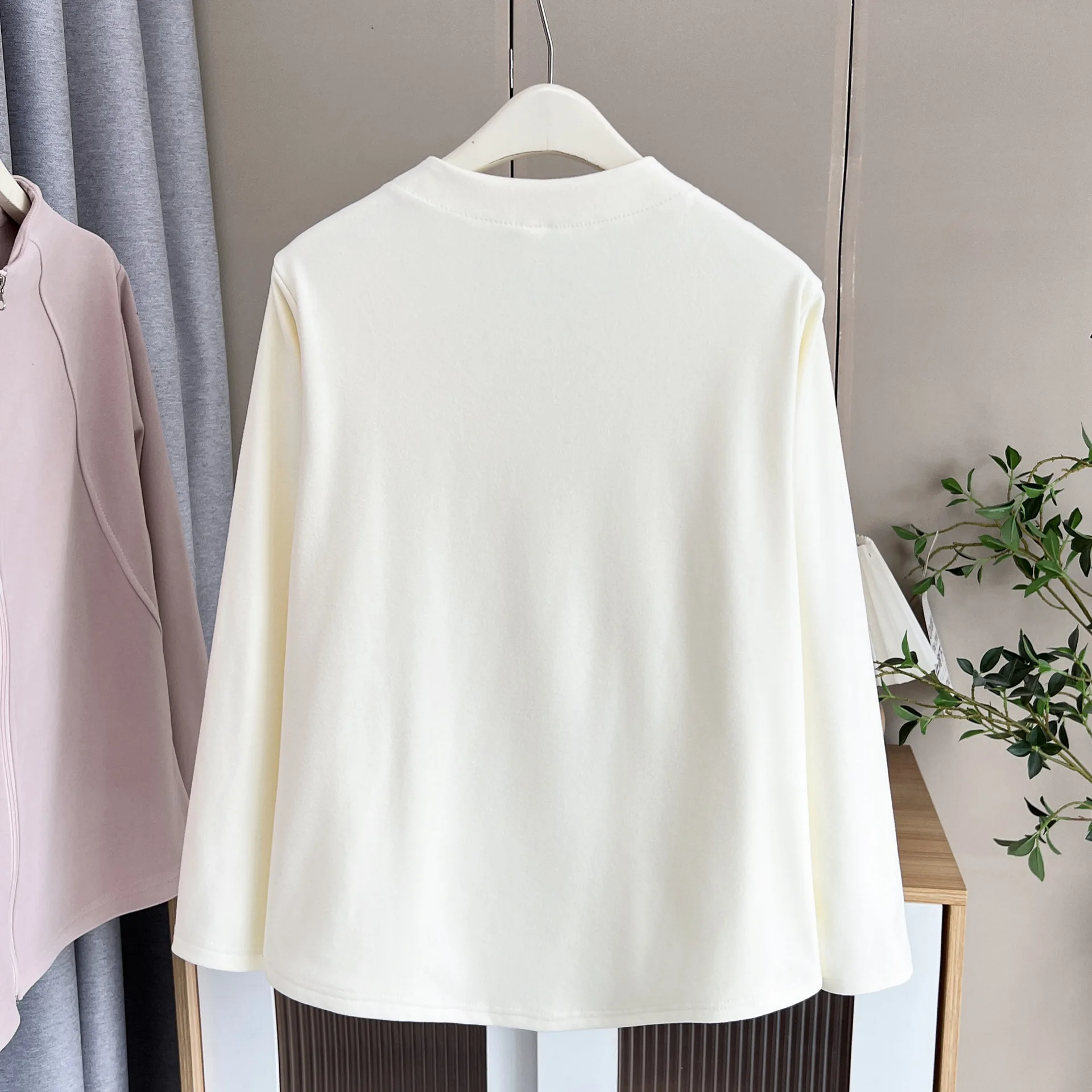 XXXXL Fashion Plus Size Women's T-Shirt New Autumn And Winter Casual solid-color Heated Velvet Long Sleeved Cardigan 2582