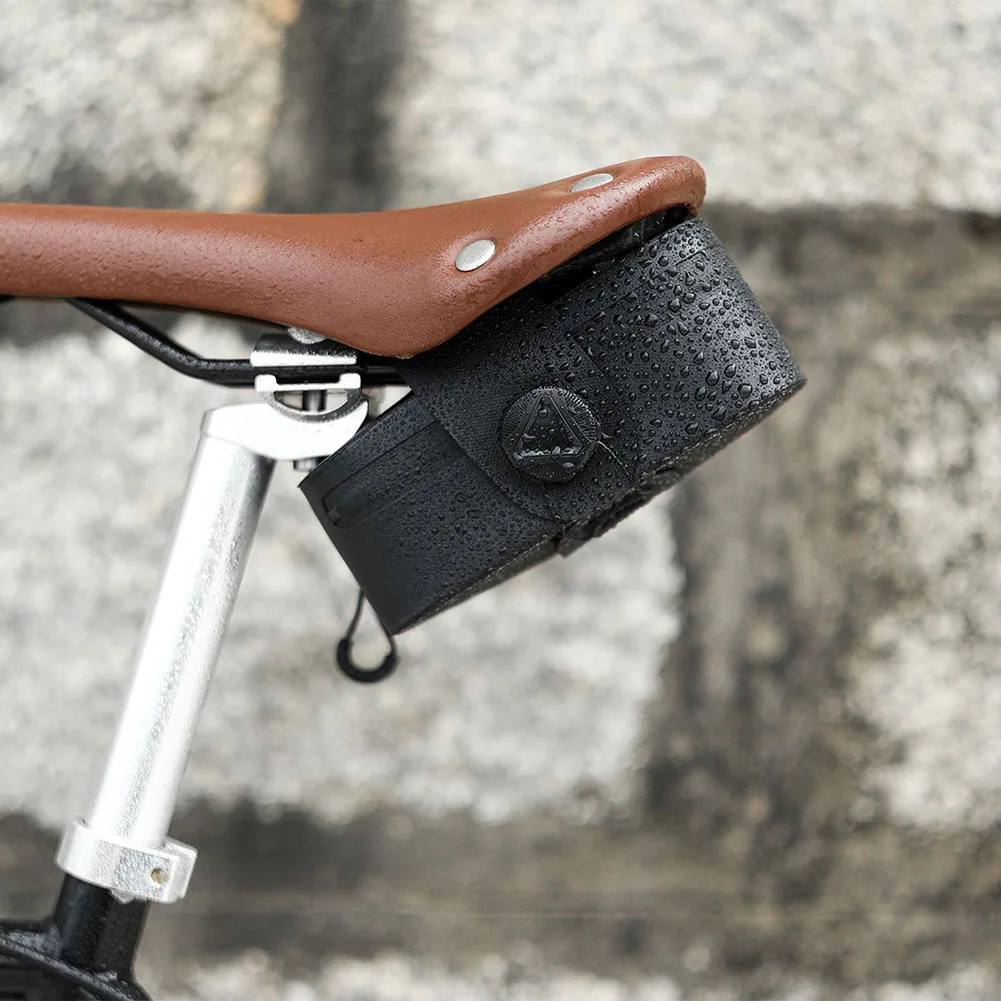 Description Picture 6 of item0.5L Portable Bike Tail Bag Waterproof Cycling Seat Bag Large Capacity Bicycle Tail Bag for Outdoor Riding