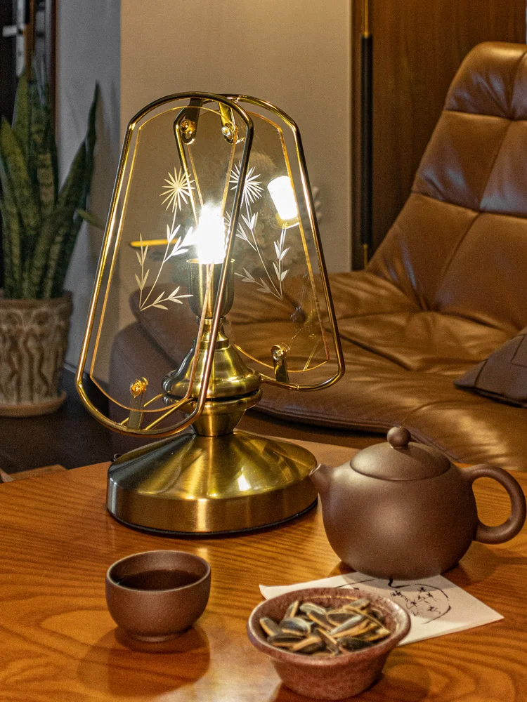 

Cream French carved glass table lamp retro nostalgic living room bedroom bedside desktop decorative lights.