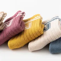 3 Paar Socken mit Streifen und Buchstabe N – Bild 4