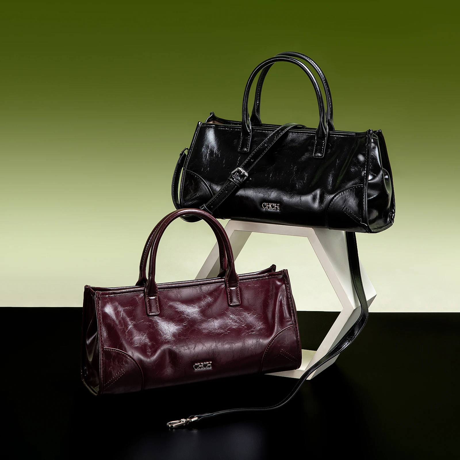 حقيبة كتف نسائية من تصميم CHCH، تتميز بتصميم جديد...