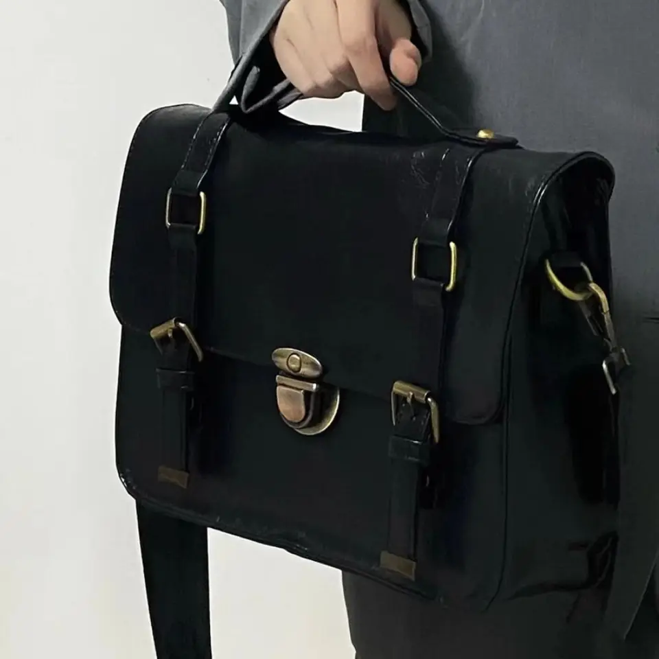 레트로와 현대의 완벽한 조화: 고전적인 멀티 포켓 호보 백으로 당신의 스타일에 활력을 불어넣으세요