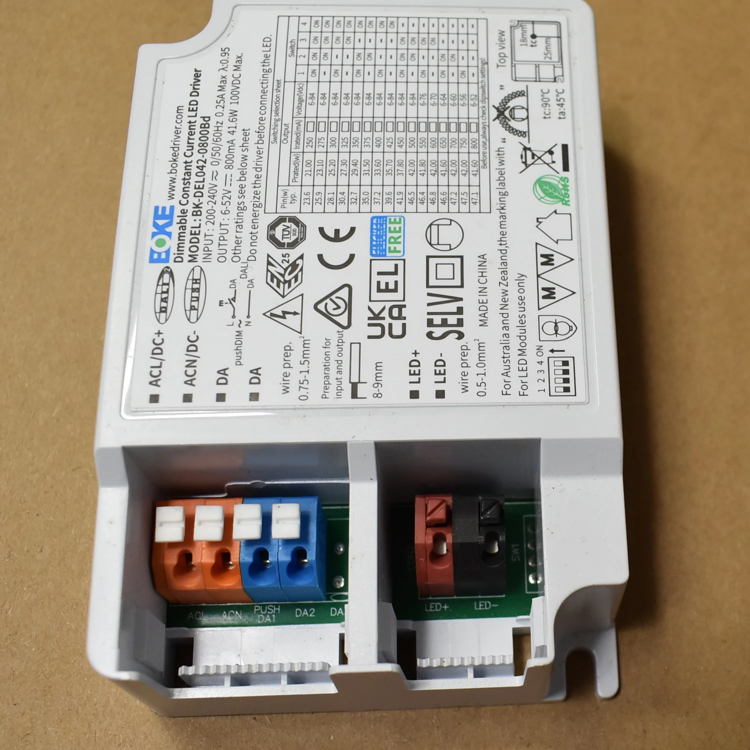 출력 6-84V DIP. 250mA-800mA DALI 푸시 DIM 디밍 가능 Led 드라이버 41W 변압기 깜박임 없는 1-100% 상업용 소프트 디밍