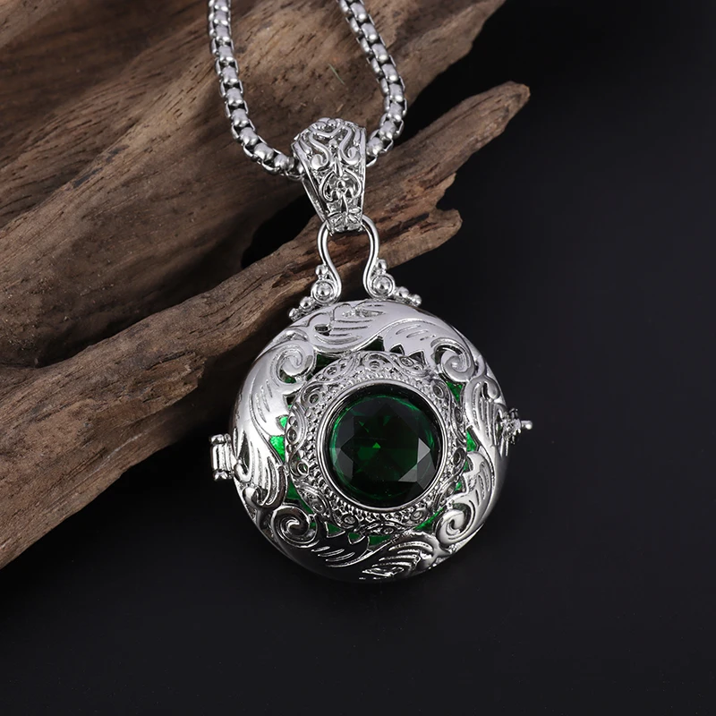 

Stylish and Elegant Eternal Vine Green Crystal Necklace Openable Gawu Box Pendant Men's and Women's Jewelry Gift