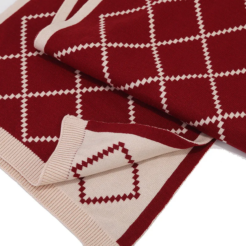 Рисунок 4 - женские вязаные шерстяные шапки