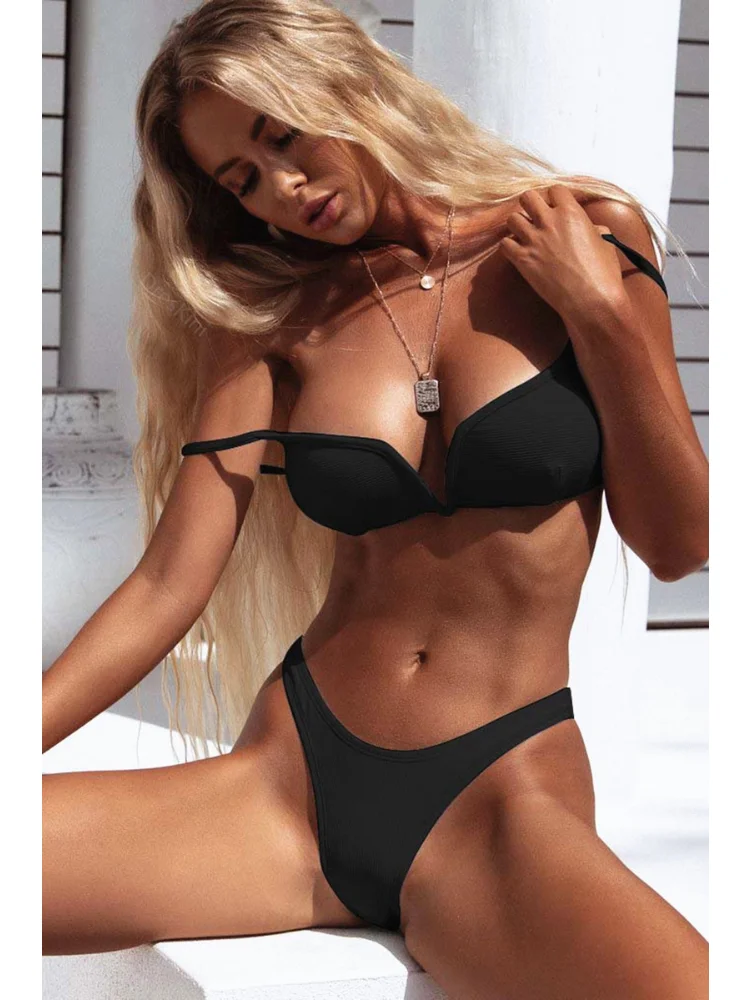 Рисунок 4 - Пикантный раздельный купальник с V-образным вырезом