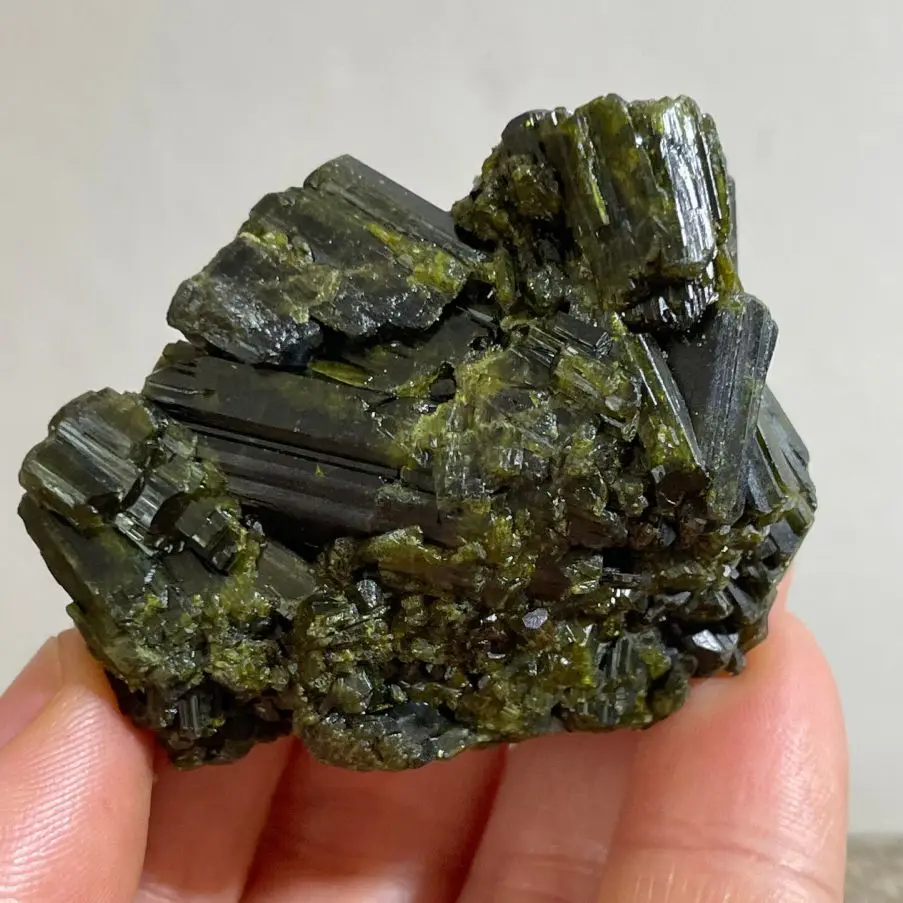 Natural High Qualit Green Tourmaline Stone Raw Mineral Specimen Gemstones Healing Rock Stones Ornament  Room Decor