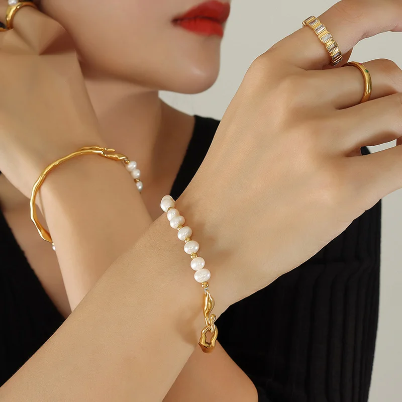 Bracciale in acciaio al titanio personalizzato con perle d'acqua dolce, temperamento alla moda, catena per il migliore amico, braccialetto alla moda in stile retrò, resistente allo sbiadimento_voghion.com