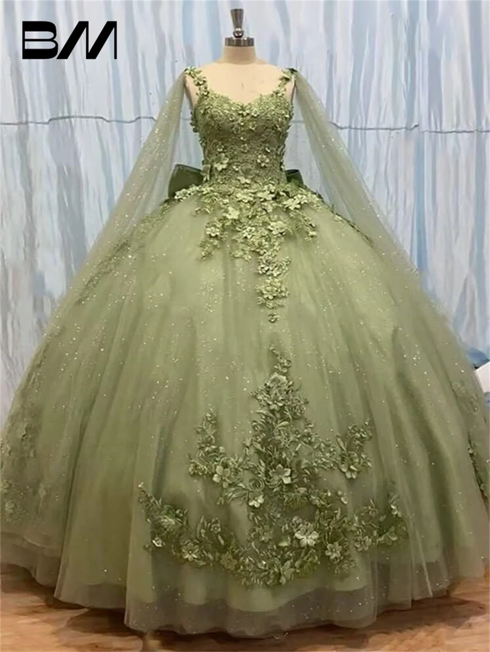 Spaghetti Straps Quinceanera Dresses Ball Gown with Cape Princess Sweet 15 16 Dresses Beaded Lace Prom Dresses