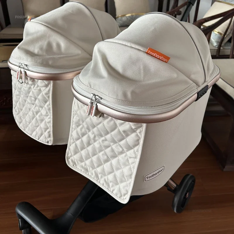 Cochecito ligero y multifuncional para perros y gatos pequeños.