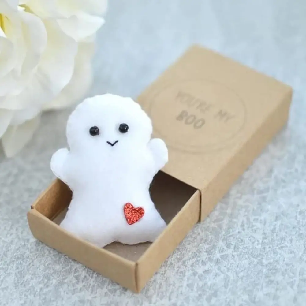 Mini Ghost Doll Cute Love Hugs Peluche Biglietto Di Auguri Little Ghost Ghost Box Festival