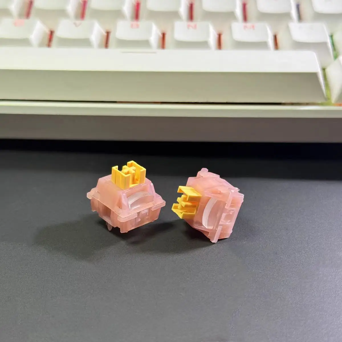 Outemu Silent Peach V3 Switches Linear Silent Lemon V3 Switch Tactile Hot Swap 5 Pin PA66 Pre Lubed POM For Mechanical Keyboard — view 3