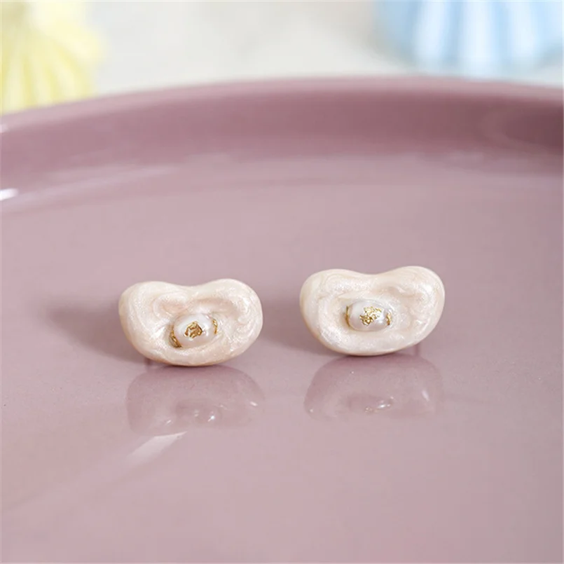 

Y2K Style Freshwater Pearl Moon Earrings For Women Cute White Enamel Stud Earrings Korean Style Jewelry Gift Bague