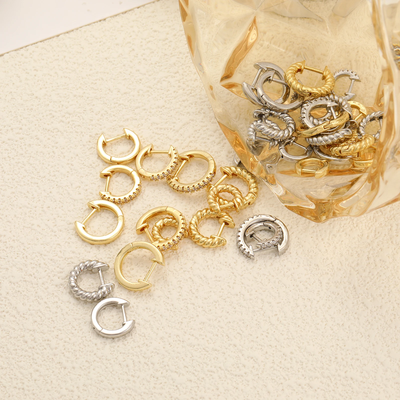 2024 New Smooth Metal Chunky Hoop Earrings for Women Fashion Gold Color Round Circle Hoops Girls Statement Earrings Punk Jewelry