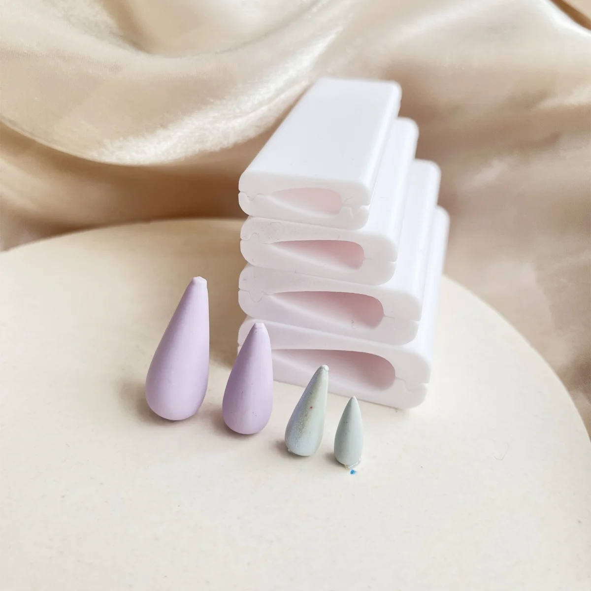clay water drop shaped bead roller 3