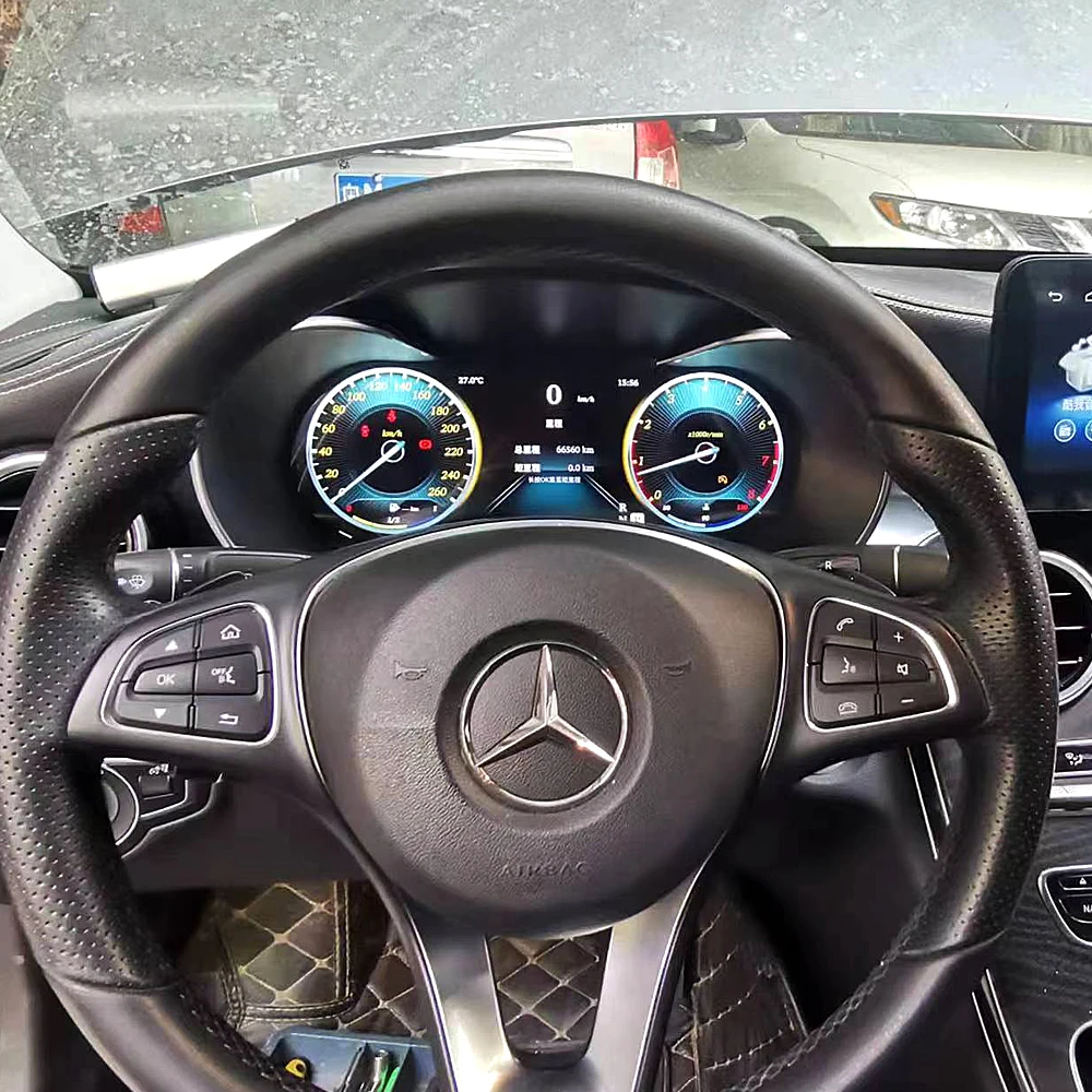 Il cruscotto digitale LCD più hightech per MercedesBenz C/GLC W205