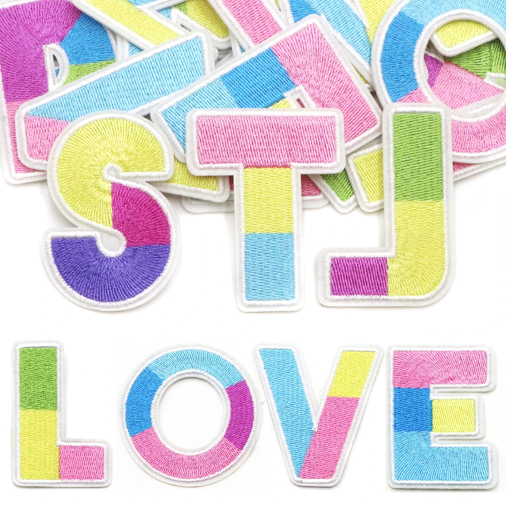 1PC Bunte Muster Gestickte Buchstaben Patch DIY Name Patches Eisen Auf Alphabet Applikationen Nähen Jacke Mäntel Abzeichen