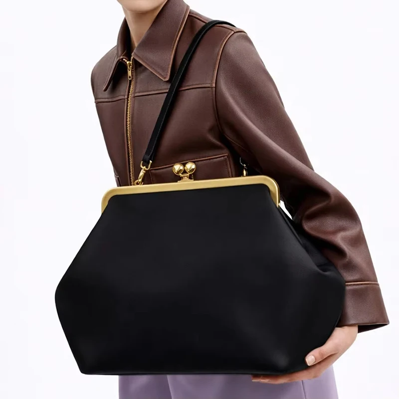Classic Versatile Large Capacity Clip Bag - Detail