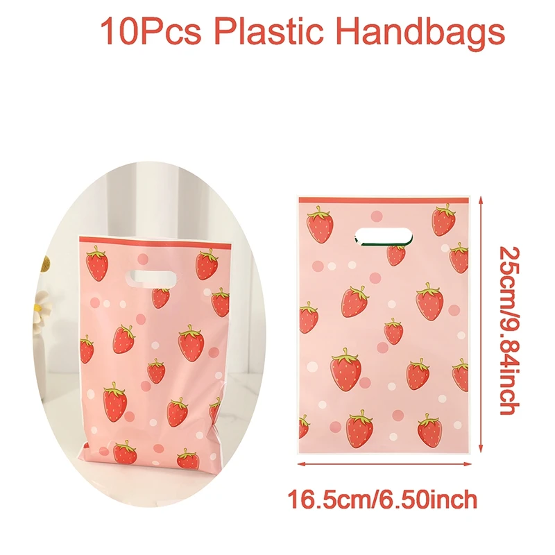 thumbnail image 1 of 10 bolsas de regalo con estampado de fresas, bolsas de plástico para dulces de fiesta con asas, suministros multiusos para envolver regalos para fiestas de cumpleaños, 1 of 5
