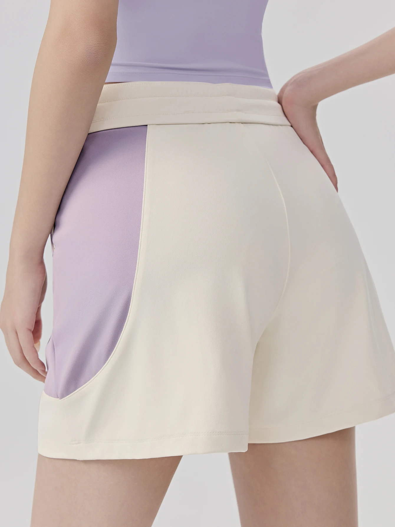 Shorts cargo de randonnée à séchage rapide pour femmes, 5 pouces, poches zippées, taille élastique avec cordon de serrage, grandes poches latérales.
