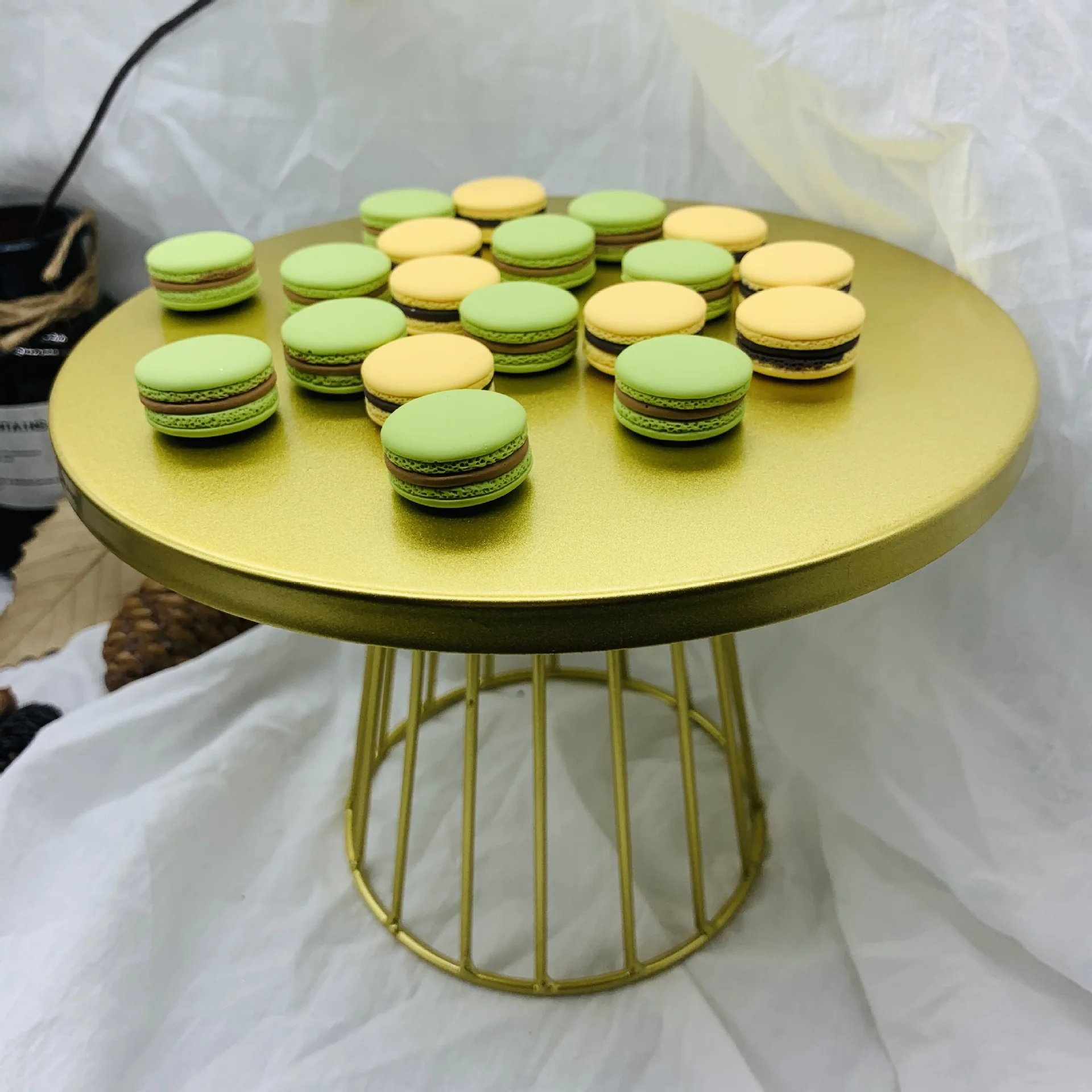 

Wedding Birthday Party Cupcake Holder Wrought Iron Cake Stand Exquisite Cake Dessert Fruit Stand Round Cake Display 2Pcs/Set