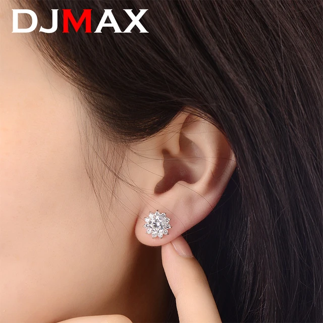 Flower Diamond Stud Earrings with 0.5 Carats