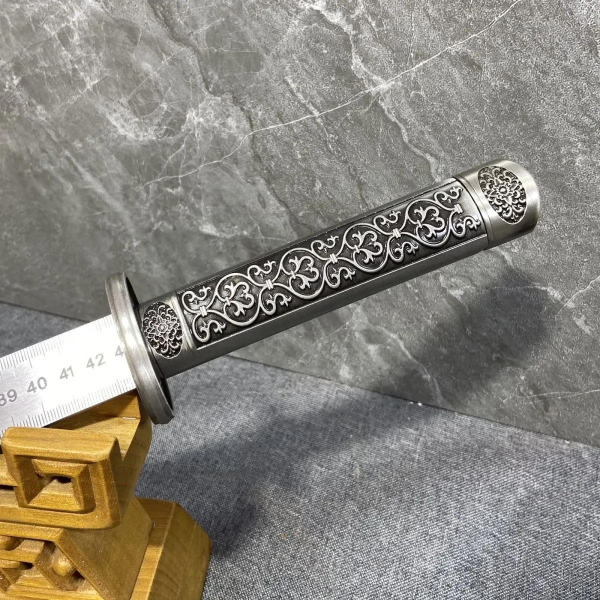 핸드메이드 단조 스테인레스 스틸 렌치 눈금자, 야외 다기능 측정 눈금자, 자동차 비상 방어 창 파괴 도구