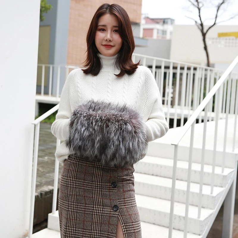 2023 Women's Fashion Fur Shoulder Bag Luxury Natural Fluffy Fox Fur Crossbody Bag Winter Casual Hand Warmer Fur Bag