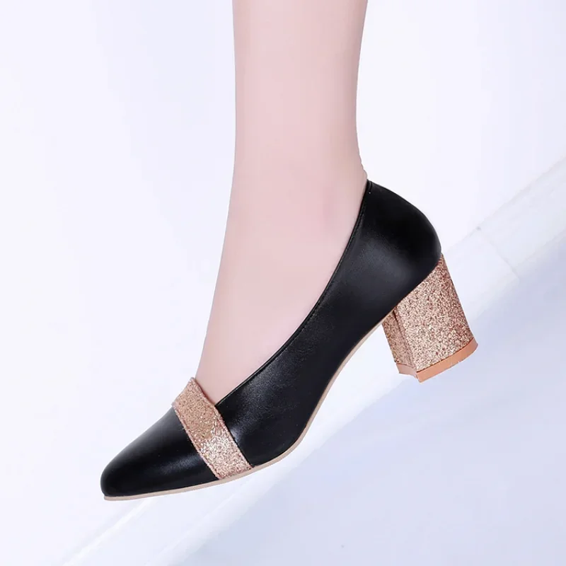 SHEBUYER Pumps Detail
