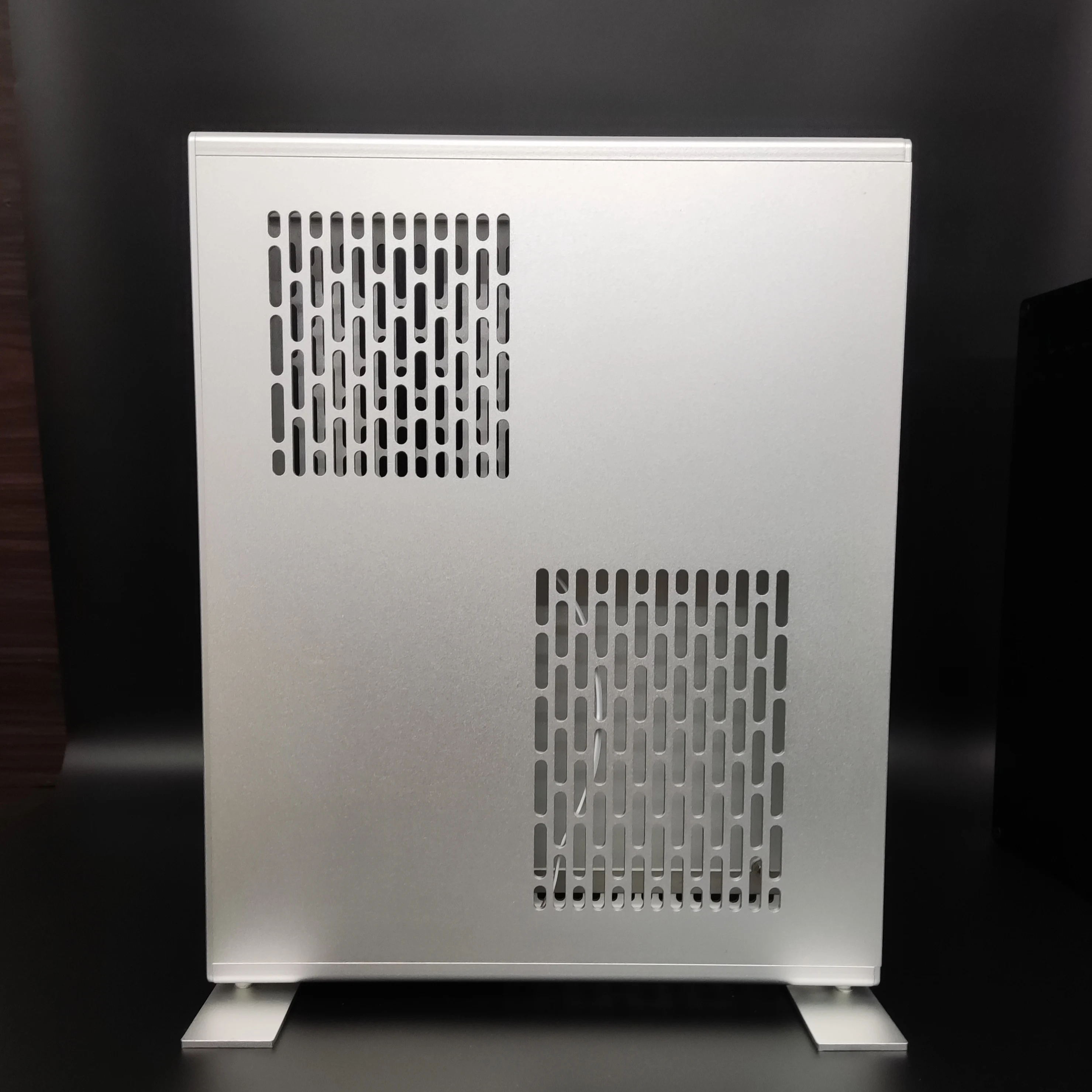 4-liter portable mini ITX tiled small host S35 chassis vertically placed to support dual fan graphics card