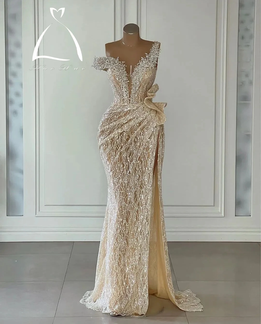 

Elegant Champagne Mermaid Dresses Sleeveless Beaded Appliques Sequins Pearls Floor Length Side Slit Lace Evening Formal Dresses