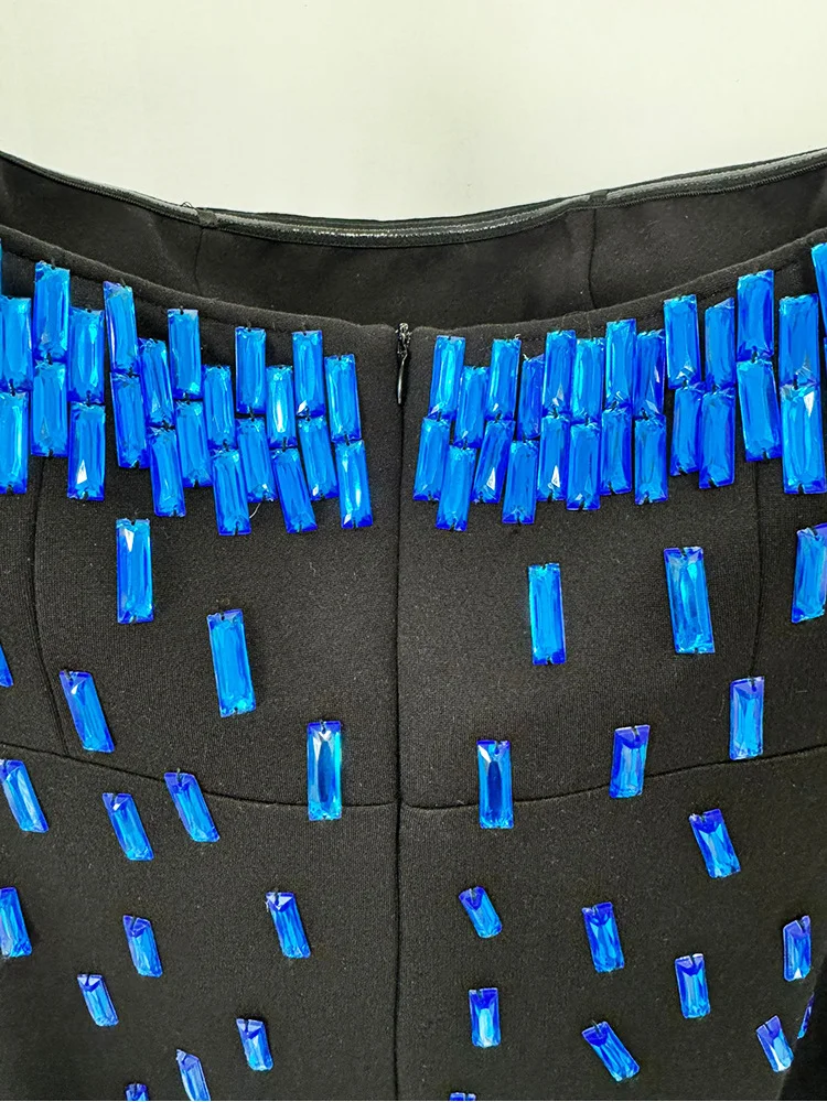 فستان ماكسي أزرق مطرز بالماس