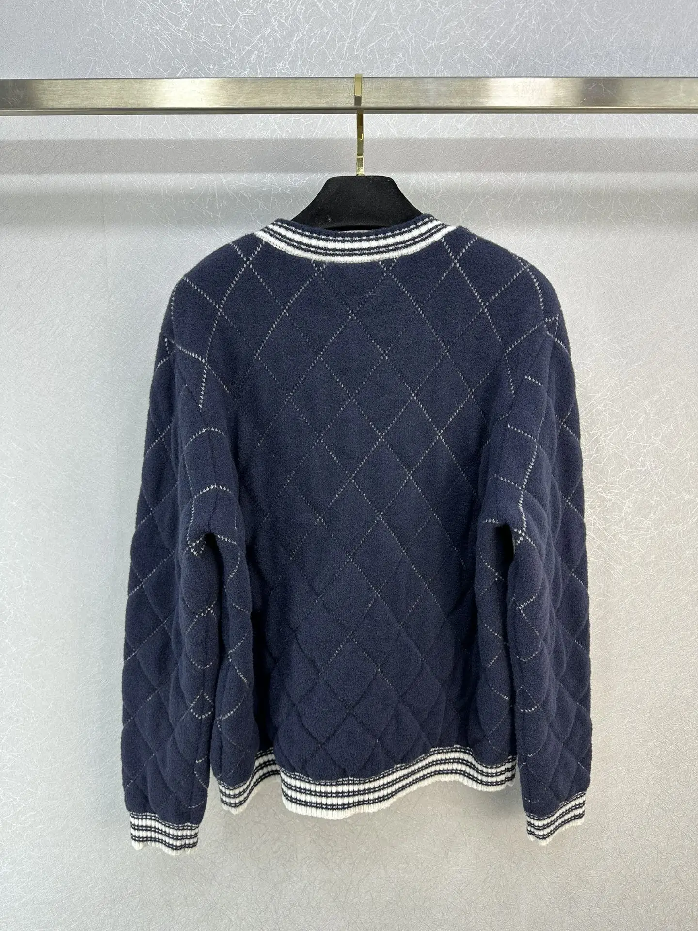 

2023 New Autumn/Winter Round Neck Sweater Embroidered Logo Diamond Print