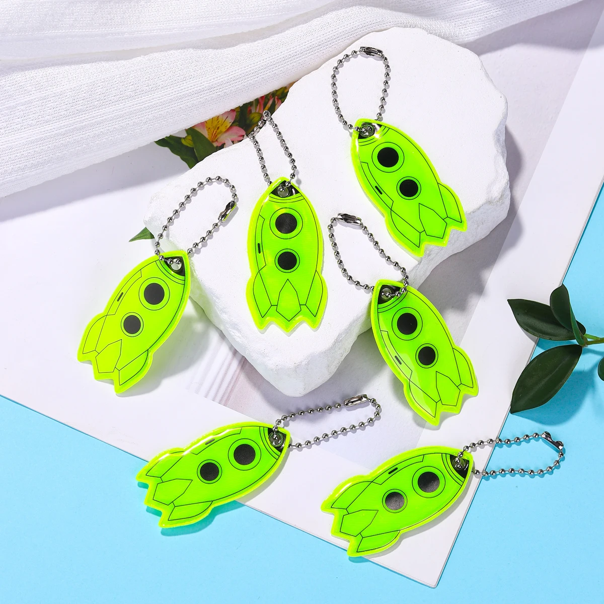 10PCS 야외 사이클링 반사 장식품 자전거 로켓 테일 라이트 역방향 장식 걸이형 장식품으로 가시성 향상