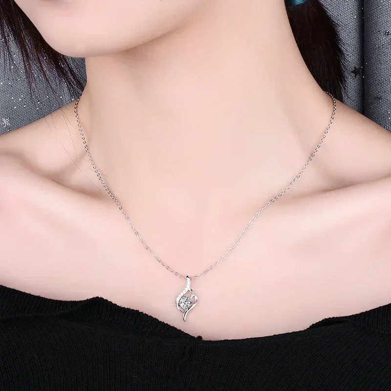 PT950 Platinum Clavicle Necklace 0.5 Carat Moissanite Diamond Pendant For Women