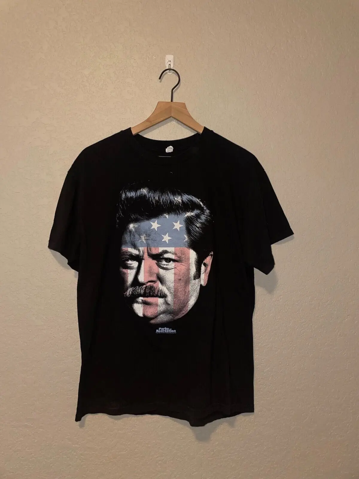 2012 Parks & Rec Ron Swanson Nick Offerman Comedy Tv Show Graphic Shirt Large L Maniche Lunghe