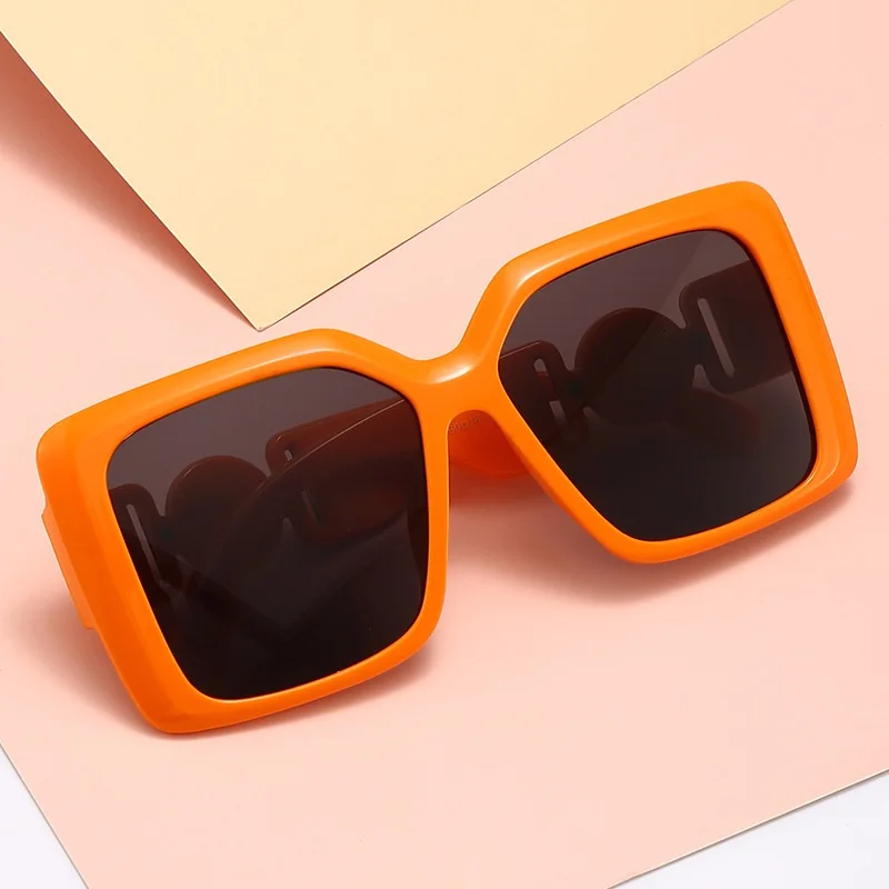 ������� �簢 ������ ���� ���۶�, �߿� �Ÿ� �غ� ����, UV400 �ڿܼ� ���� �Ȱ�, �Ƿ� ��Ī �׼�����